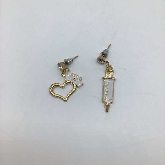 NEW syringe&nurse heart hat asymmetrical earrings - Picture 2 of 16